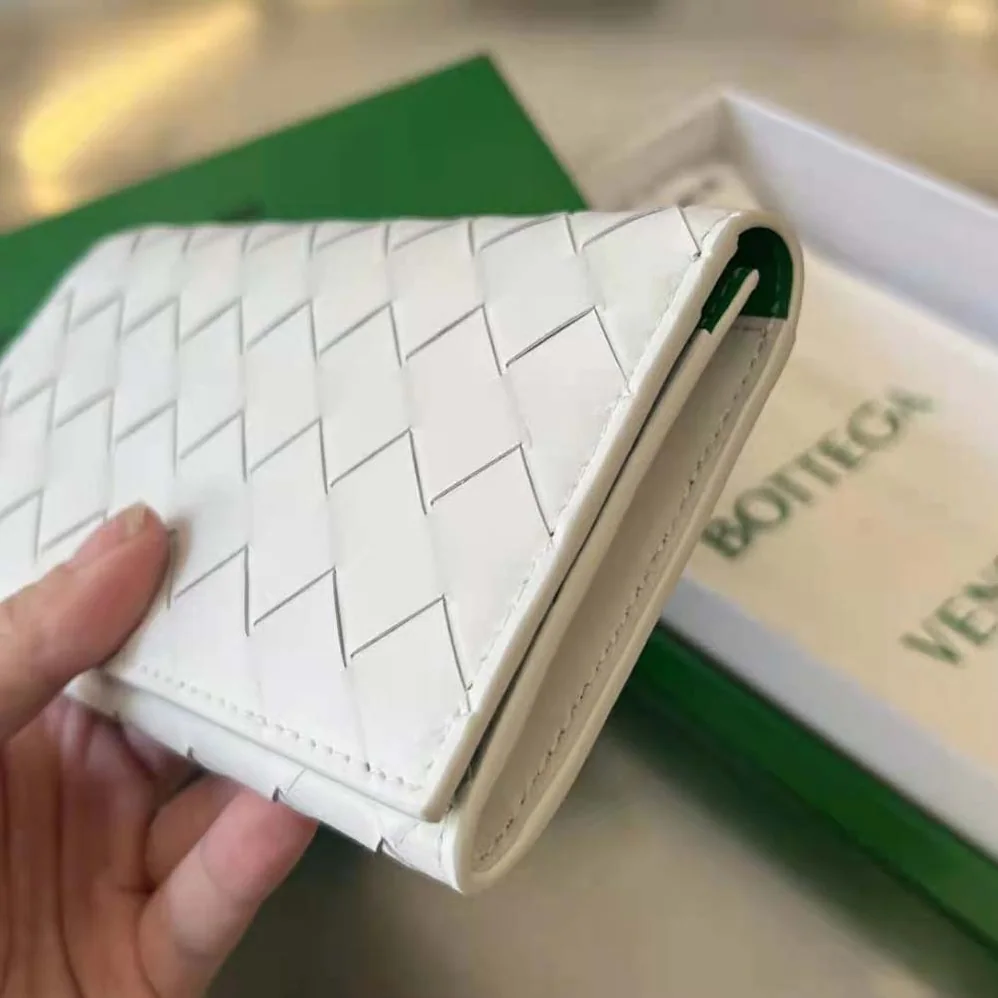 Bottega Veneta Long Intrecciato Wallet for Unisex in White Bottega Veneta Long Intrecciato Wallet for Unisex in White