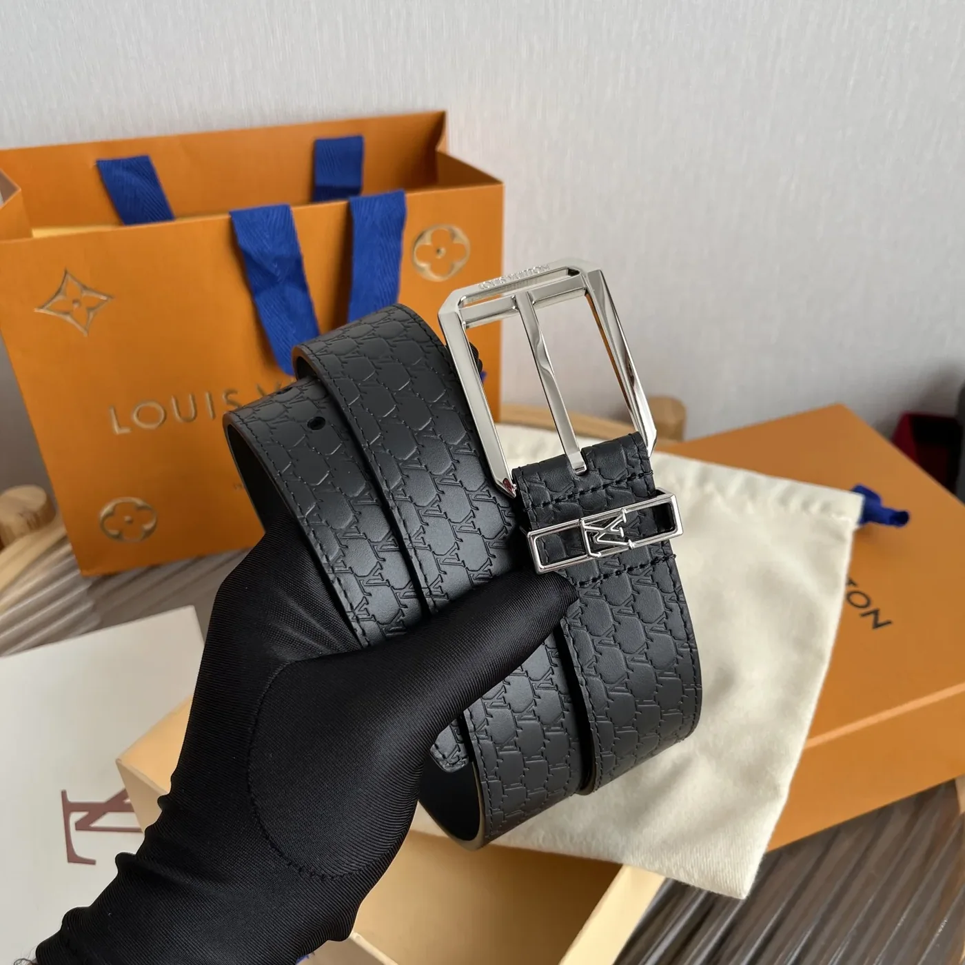 Louis Vuitton Blason Embossed Belt Black With Silver Buckle Louis Vuitton Blason Embossed Belt Black With Silver Buckle