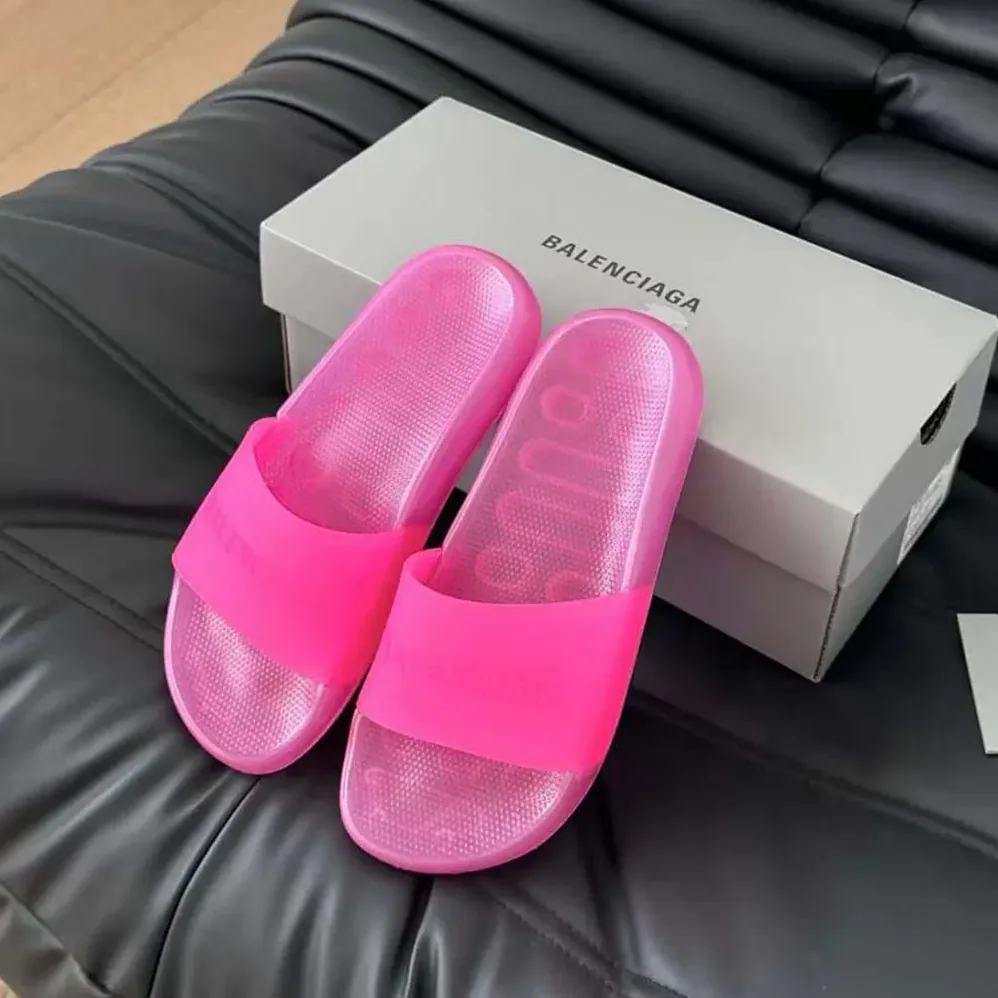 Balenciaga Pool Transparent Slide Sandal in Pink Rubber for Unisex Balenciaga Pool Transparent Slide Sandal in Pink Rubber for Unisex