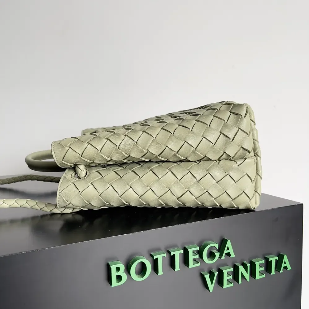 Bottega Veneta Medium Andiamo in Supple Intrecciato Leather for Women in Travertine