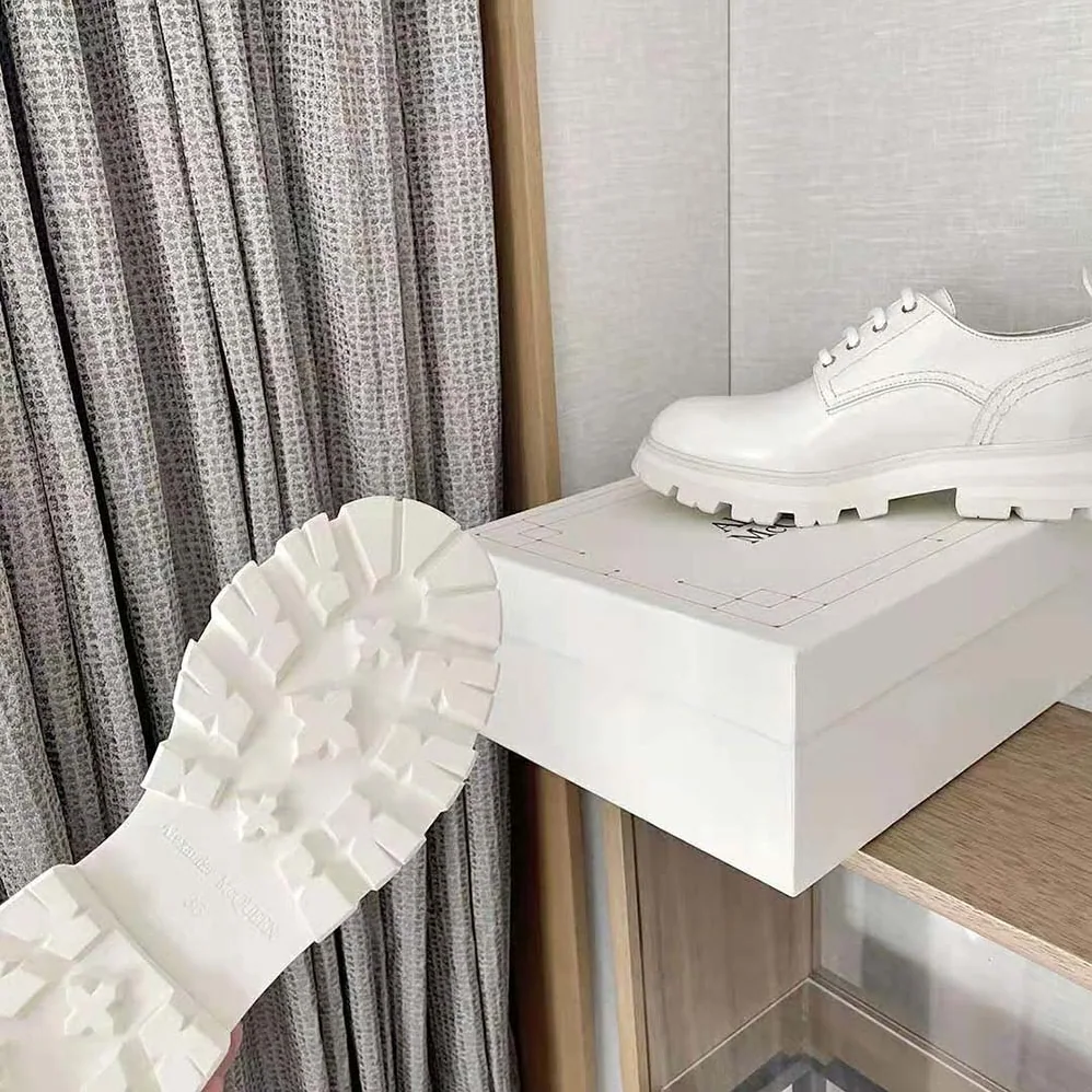 Alexander Mcqueen Wander Lace-Up for Women in White Alexander Mcqueen Wander Lace-Up for Women in White