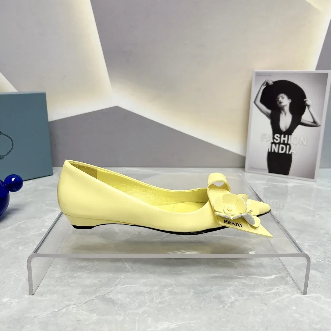 Prada Patent Pumps Yellow Prada Patent Pumps Yellow