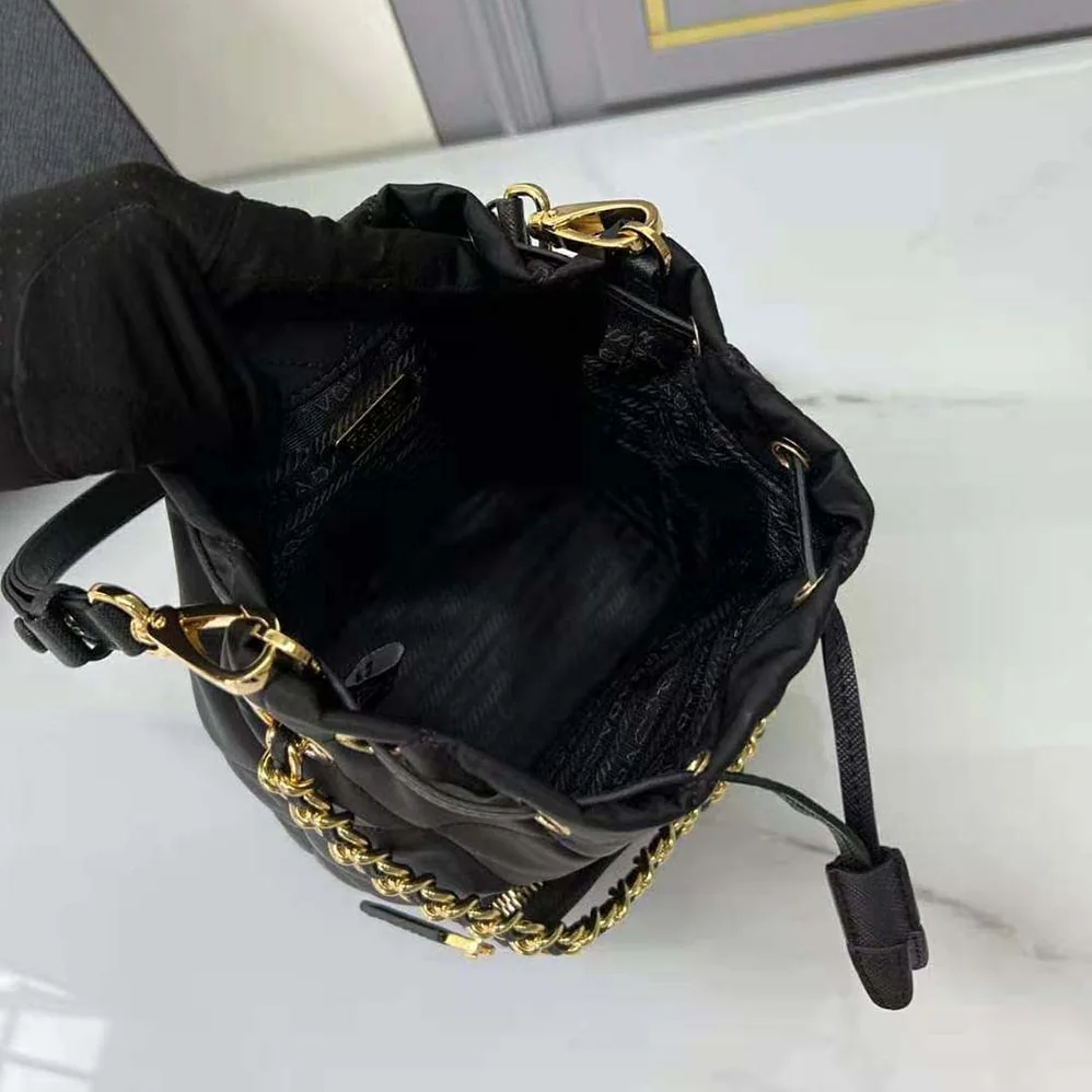 Prada Re-Edition 1995 Chaîne Re for Women in Nylon Shoulder Bag Prada Re-Edition 1995 Chaîne Re for Women in Nylon Shoulder Bag