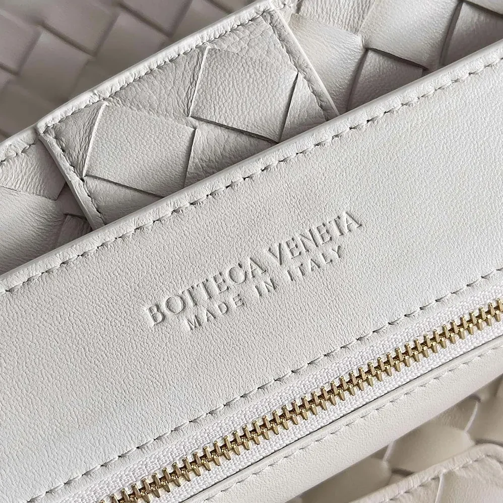 Bottega Veneta Large Andiamo in Lambskin Leather for Women in White Bottega Veneta Large Andiamo in Lambskin Leather for Women in White