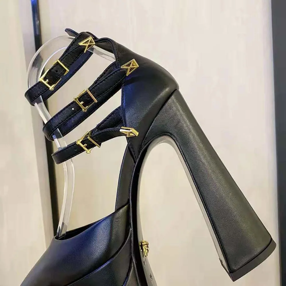 Versace Aevitas Pointy Platform Pumps in 16cm Heel Height for Women in Black Versace Aevitas Pointy Platform Pumps in 16cm Heel Height for Women in Black