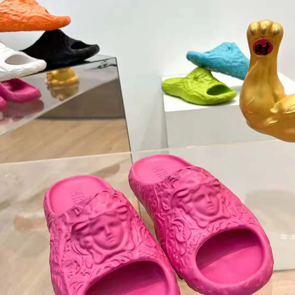 Versace Medusa Dimension Sliders for Unisex in Pink Versace Medusa Dimension Sliders for Unisex in Pink