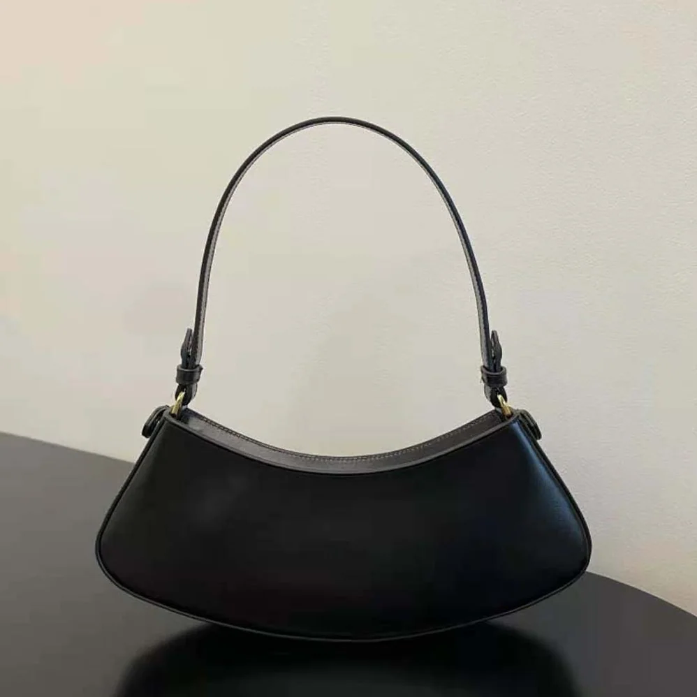 Fendi O'Lock Swing Black Leather Pouch for Women