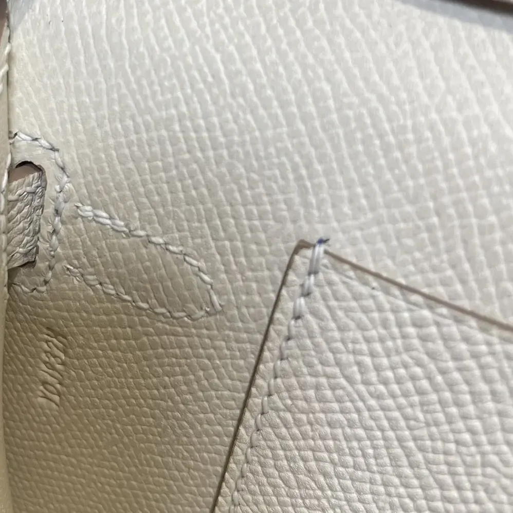 Hermes Kelly To Go in Epsom Leather for Women in White/Silver Hermes Kelly To Go in Epsom Leather for Women in White/Silver