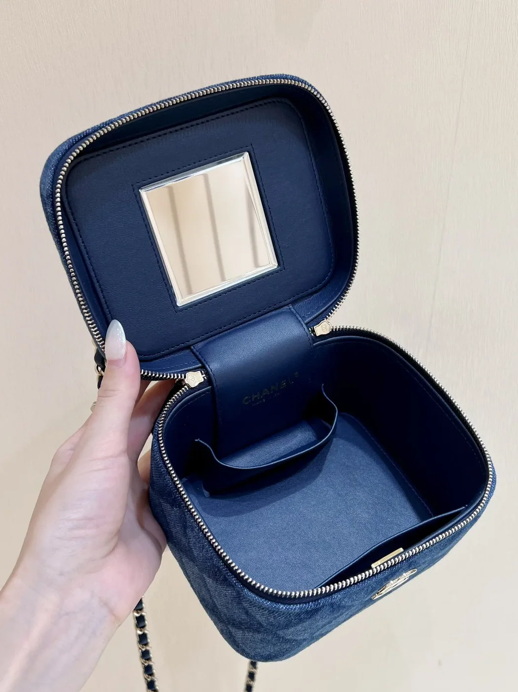 Chanel CC Denim Vanity Bag Dark Blue / Chanel CC Denim Vanity Bag Dark Blue /