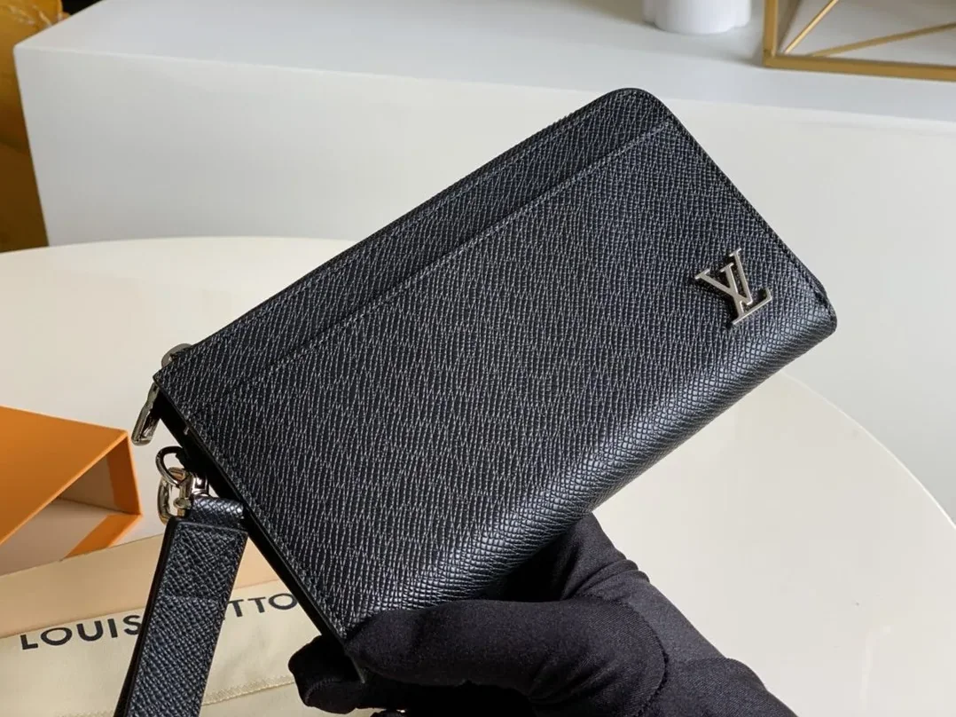 Louis Vuitton Zippy Dragonne Wallet Taiga Black