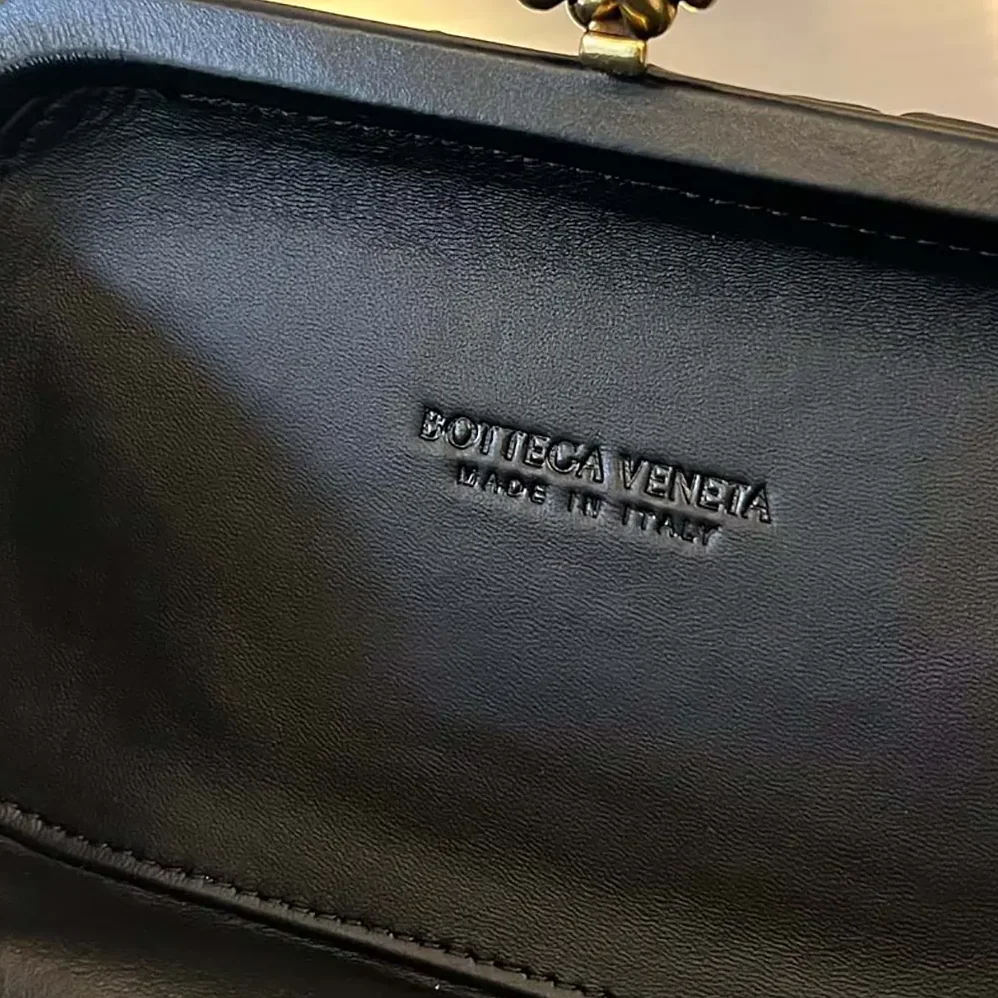 Bottega Veneta Knot Minaudière Clutch in Calfskin Leather for Women in Black Bottega Veneta Knot Minaudière Clutch in Calfskin Leather for Women in Black