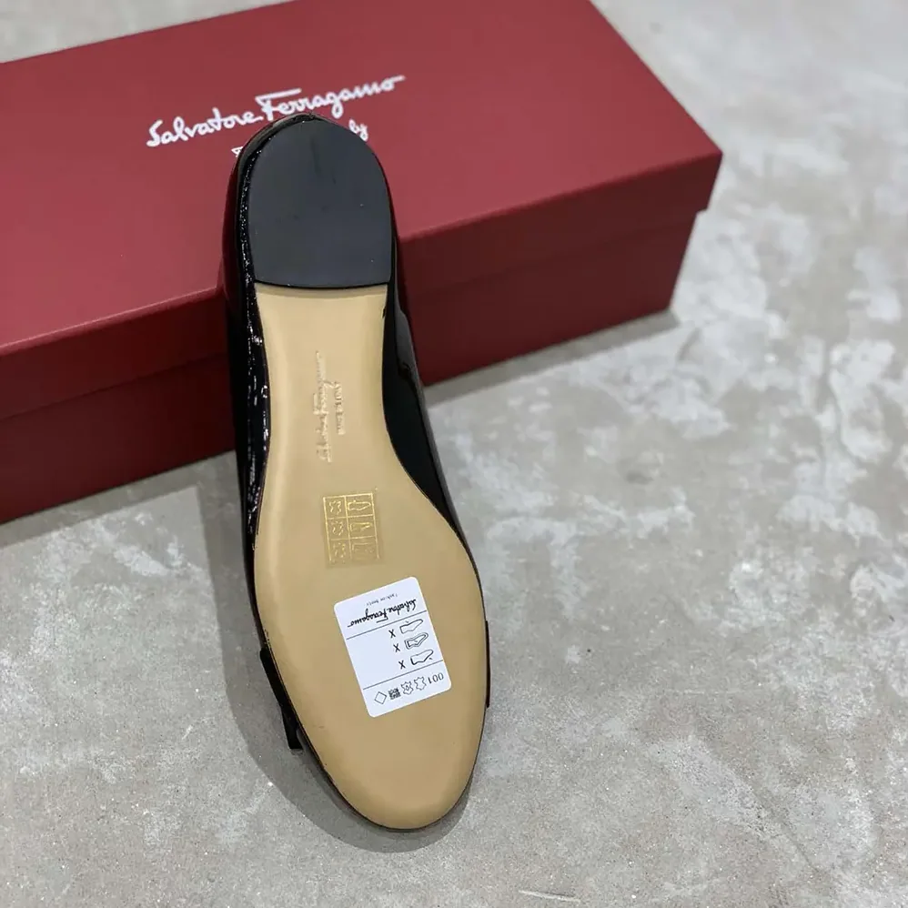 Salvatore Ferragamo Varina Ballet Flat for Women in Black Salvatore Ferragamo Varina Ballet Flat for Women in Black