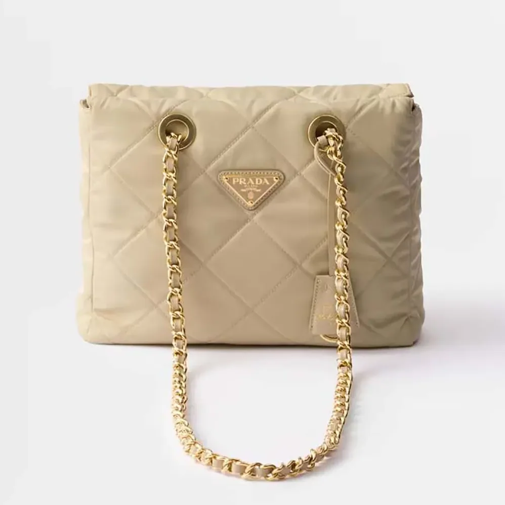 Prada Prada Re-Edition 1995 Chaîne Re-Nylon Tote Bag for Women in Beige Prada Prada Re-Edition 1995 Chaîne Re-Nylon Tote Bag for Women in Beige