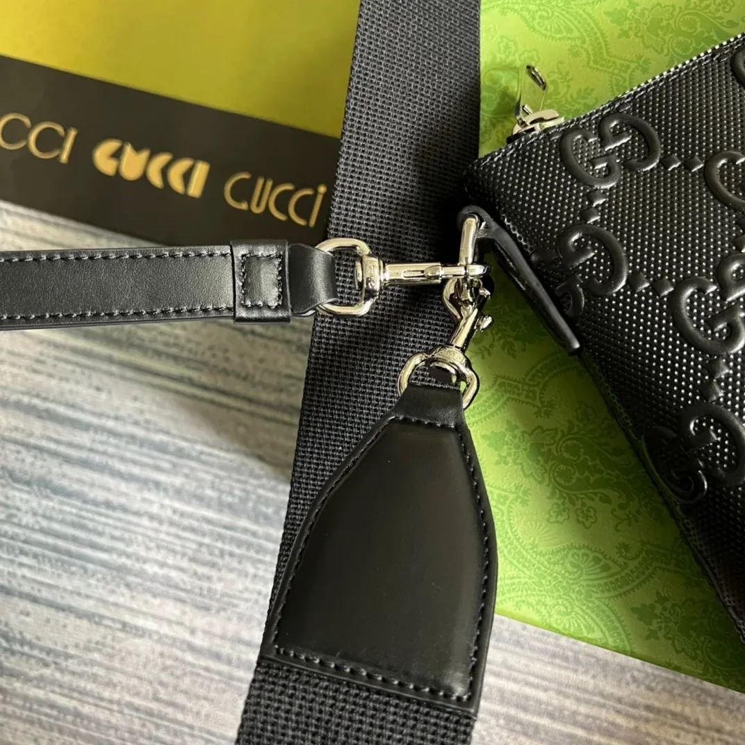 Gucci GG Embossed Medium Messenger Bag Black GG Embossed / Gucci GG Embossed Medium Messenger Bag Black GG Embossed /