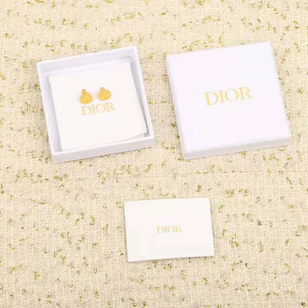 Dior 30 Montaigne Stud Earrings Gold for Women in Finish Metal Dior 30 Montaigne Stud Earrings Gold for Women in Finish Metal