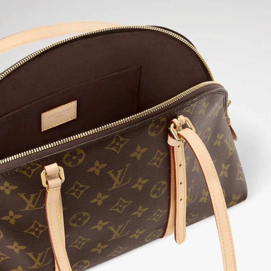 Louis Vuitton Squire PM Shoulder Bag in Monogram Gold Hardware Louis Vuitton Squire PM Shoulder Bag in Monogram Gold Hardware