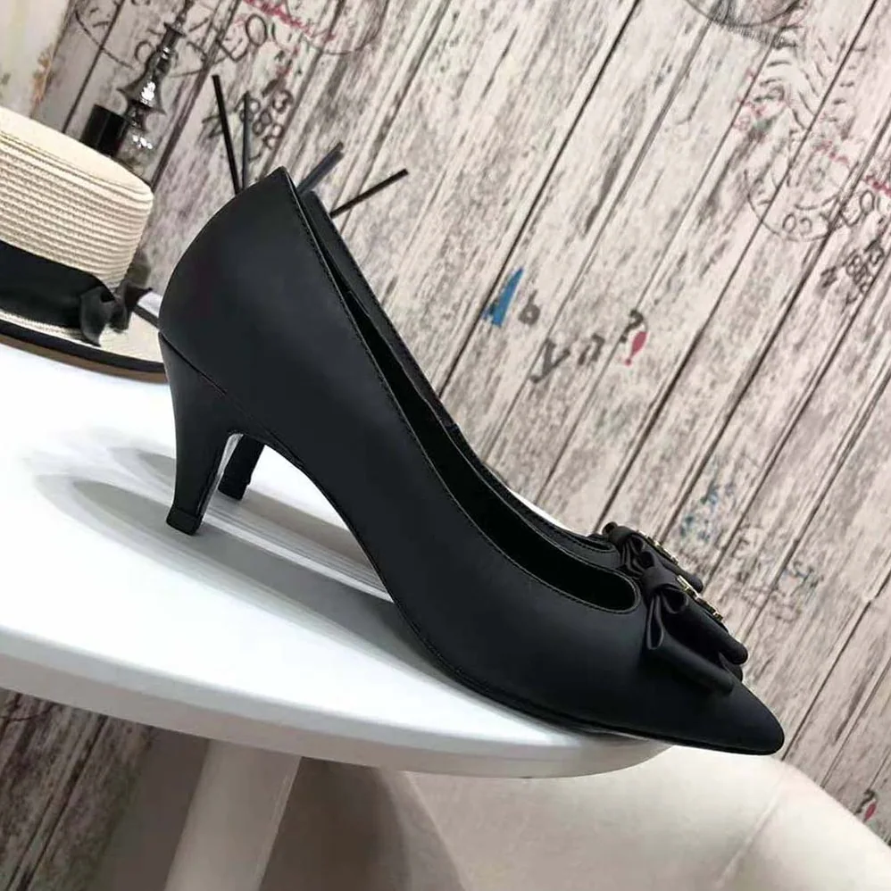 Saint Laurent YSL Anais Bow Pumps in Smooth Leather for Women in Black