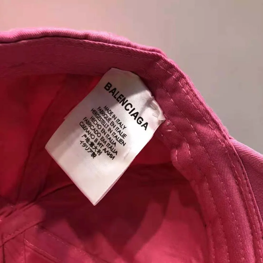 Balenciaga Cap in Fuchsia for Women in Black Embroidered Cotton Balenciaga Cap in Fuchsia for Women in Black Embroidered Cotton