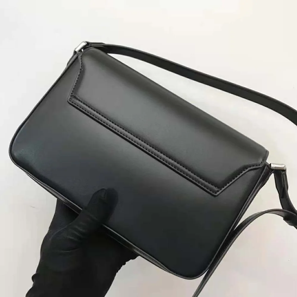 Burberry Leather Catherine Shoulder Bag for Women in Black Burberry Leather Catherine Shoulder Bag for Women in Black