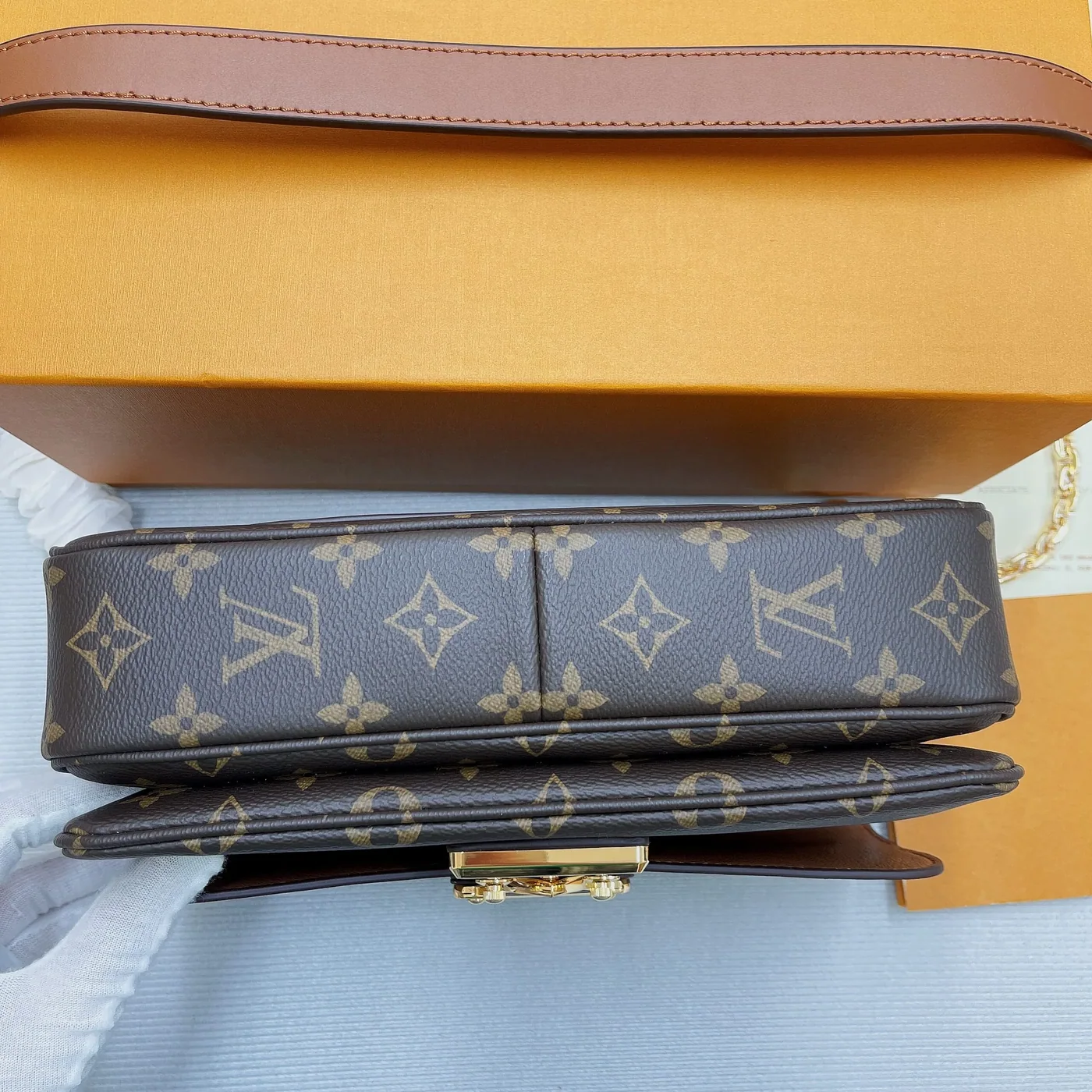 Louis Vuitton Marceau Crossbody Bag / Monogram Caramel Brown Gold Hardware Louis Vuitton Marceau Crossbody Bag / Monogram Caramel Brown Gold Hardware