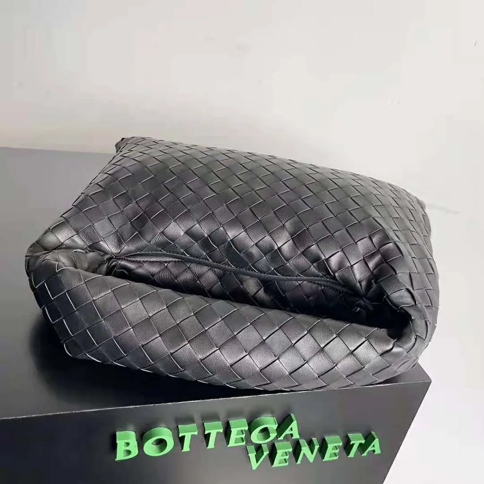 Bottega Veneta Small Hop with Intrecciato Craftsmanship in Calfskin Leather for Women in Black