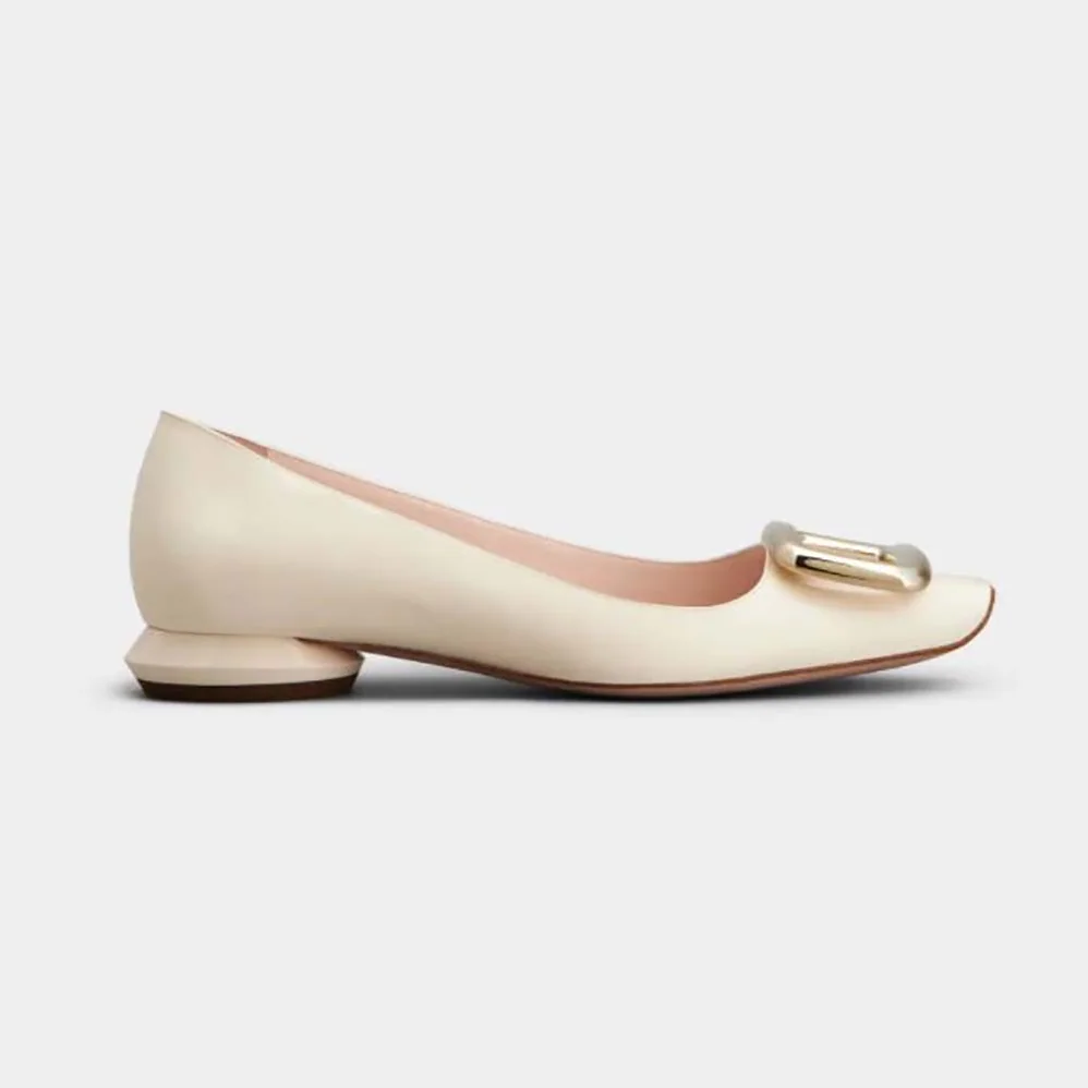Roger Vivier Viv Choc Metal Buckle Ballerinas in Patent Leather for Women in White Roger Vivier Viv Choc Metal Buckle Ballerinas in Patent Leather for Women in White