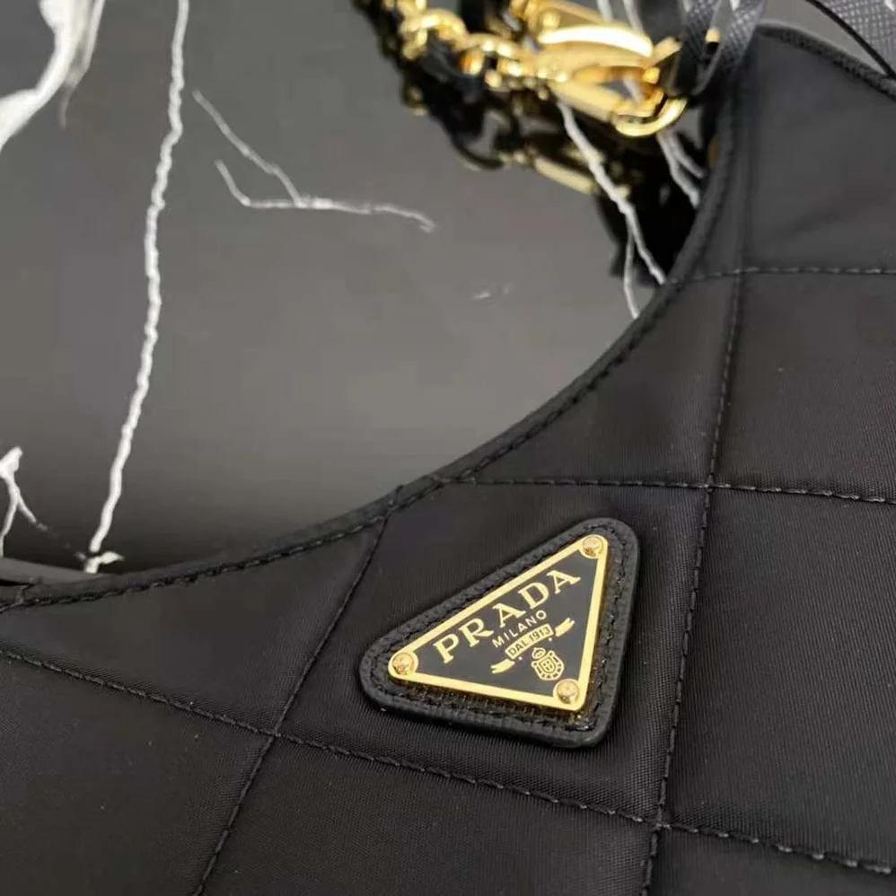 Prada Prada Re-Edition 1995 Chaîne Re-Nylon mini-bag for Women in Black