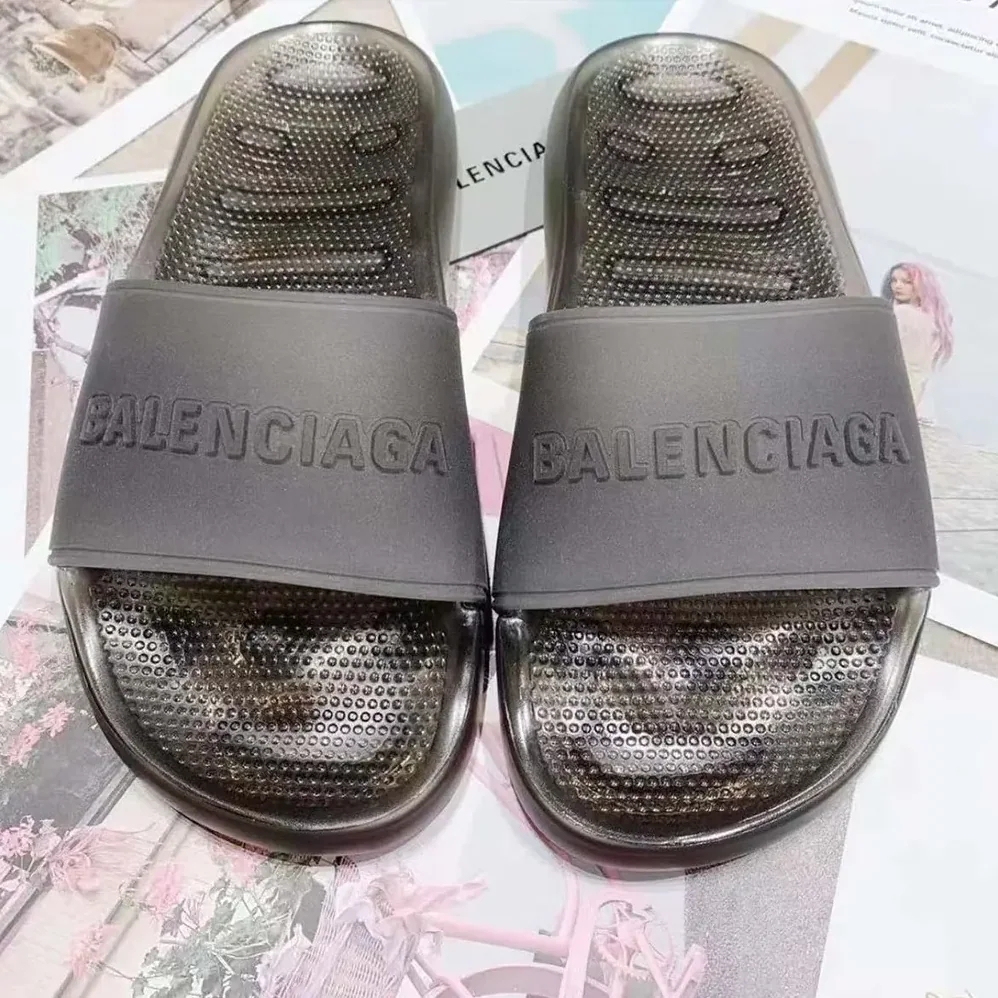 Balenciaga Pool Transparent Slide Sandal in Black Rubber for Unisex Balenciaga Pool Transparent Slide Sandal in Black Rubber for Unisex