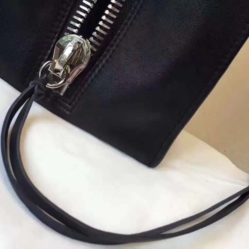 Balenciaga Papier B4 Zip Around Cross Body Horizontal Tote for Women in Black Balenciaga Papier B4 Zip Around Cross Body Horizontal Tote for Women in Black