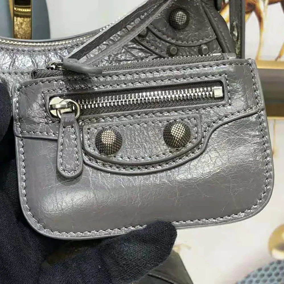 Balenciaga Le Cagole XS Shoulder Bag for Women in Black Balenciaga Le Cagole XS Shoulder Bag for Women in Black