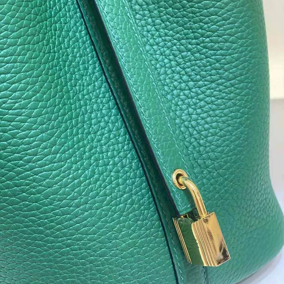 Hermes Picotin Lock 18cm in Clémence leather for Women in Green Hermes Picotin Lock 18cm in Clémence leather for Women in Green