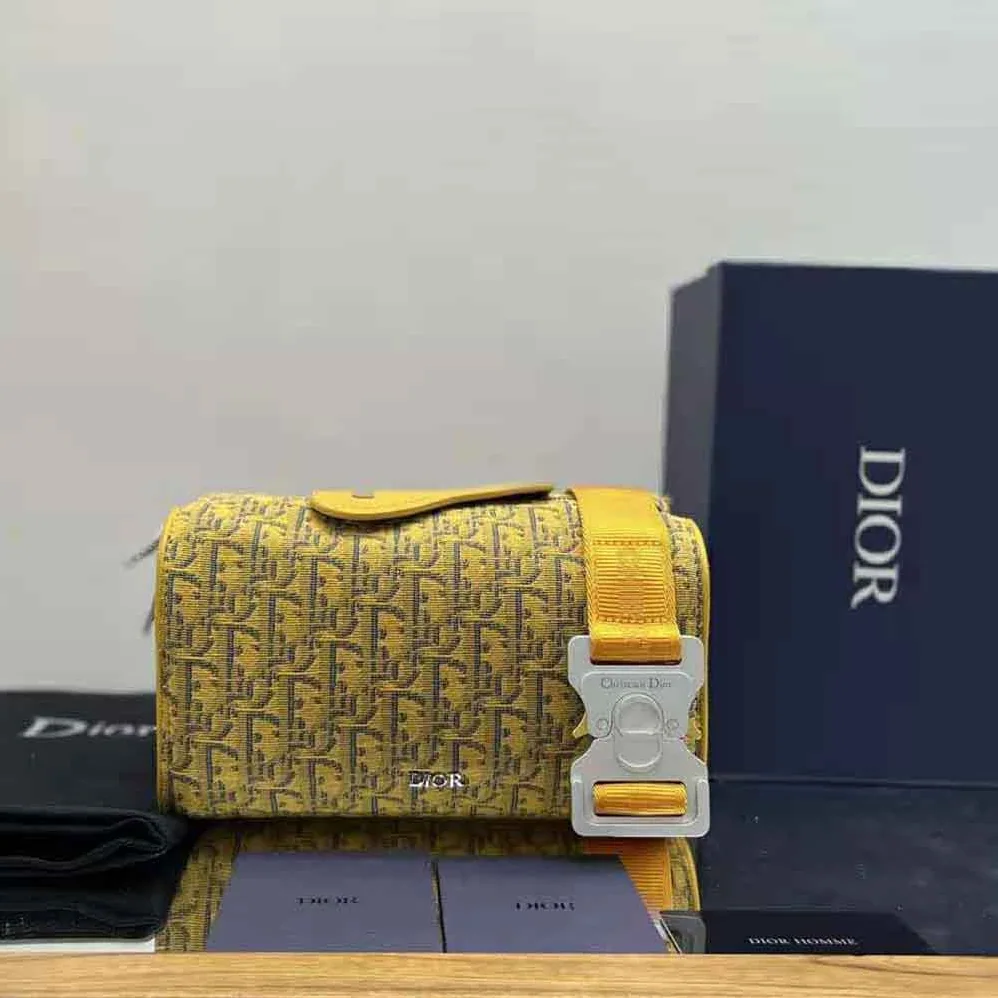 Dior Lingot 22 Bag Gold for Men in Tone Dior Oblique Jacquard Dior Lingot 22 Bag Gold for Men in Tone Dior Oblique Jacquard