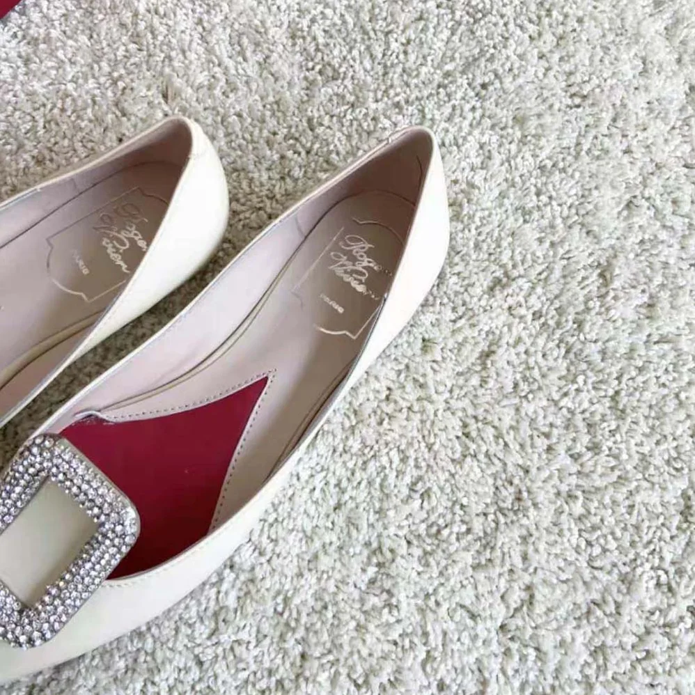 Roger Vivier Viv Choc Strass Buckle Ballerinas in Leather for Women in White Roger Vivier Viv Choc Strass Buckle Ballerinas in Leather for Women in White