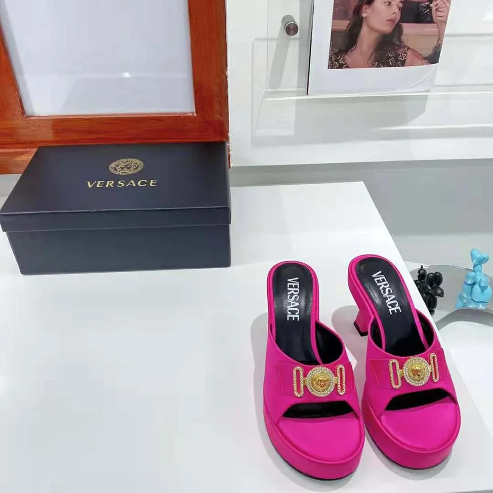 Versace Medusa Biggie Mules in 85mm Heel Height for Women in Pink Versace Medusa Biggie Mules in 85mm Heel Height for Women in Pink
