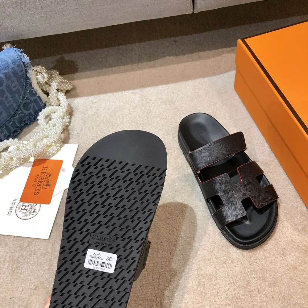 Hermes Chypre Sandal-Black H222100Zv02360 for Unisex Hermes Chypre Sandal-Black H222100Zv02360 for Unisex