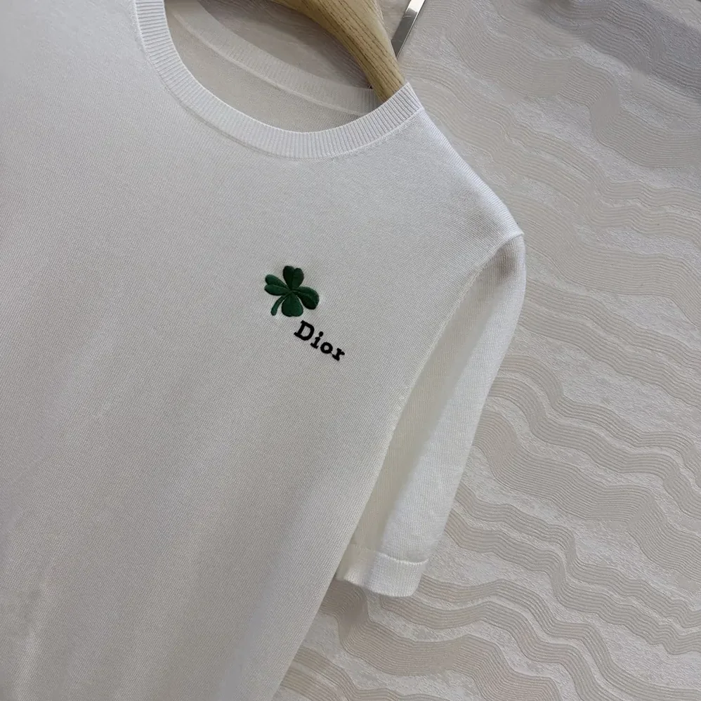 Dior Short-Sleeved Fitted Sweater White Wool Knit with Green and Black Dior Clover Signature for Women Dior Short-Sleeved Fitted Sweater White Wool Knit with Green and Black Dior Clover Signature for Women