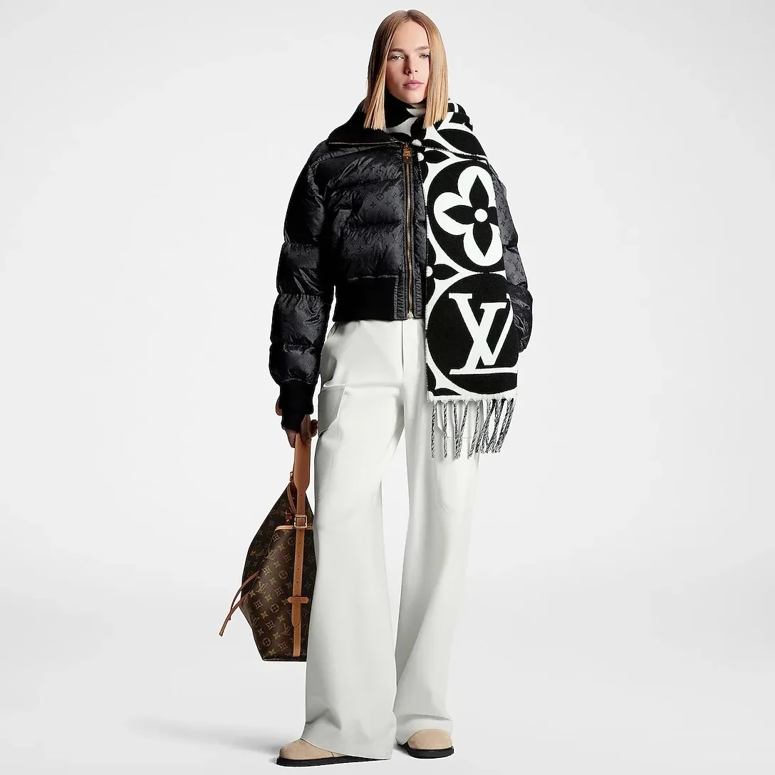 Louis Vuitton LV Medallion Scarf Black /