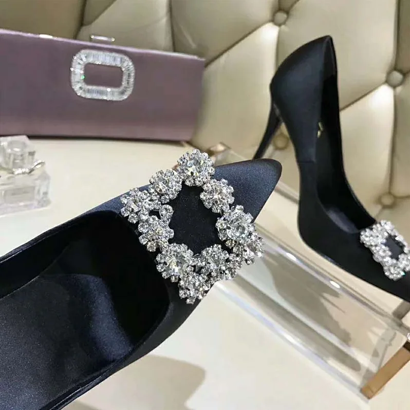 Roger Vivier Flower Strass Buckle Pumps 100mm Heel for Women in Black Roger Vivier Flower Strass Buckle Pumps 100mm Heel for Women in Black