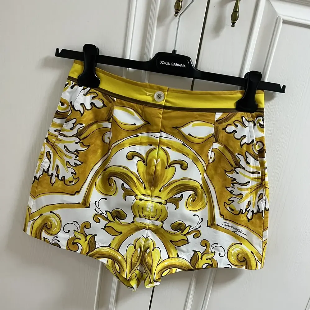 Dolce Gabbana D&G Cotton Poplin Shorts with Majolica Print for Women