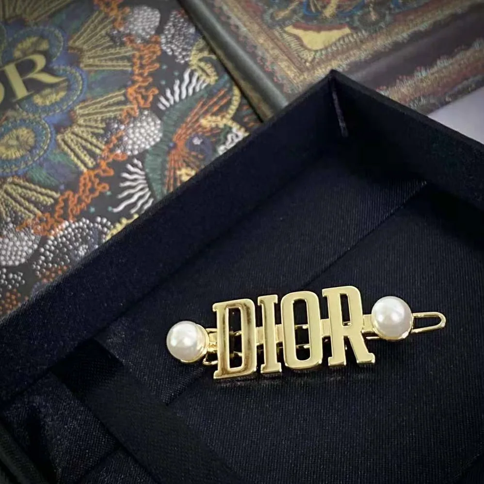 Dior Dio(r)evolution Barrette Gold-Finish Metal and White Resin Pearls for Women Dior Dio(r)evolution Barrette Gold-Finish Metal and White Resin Pearls for Women