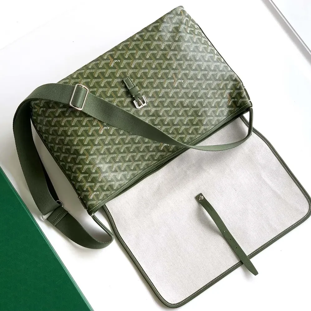 Goyard Capetien MM Messenger Bag for Unisex in Green