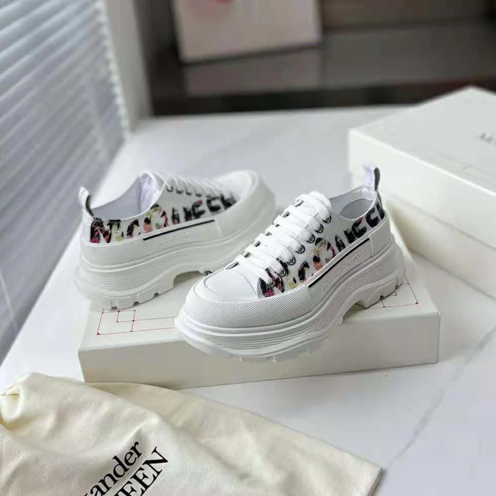 Alexander Mcqueen Tread Slick Lace for Unisex in up in White Alexander Mcqueen Tread Slick Lace for Unisex in up in White