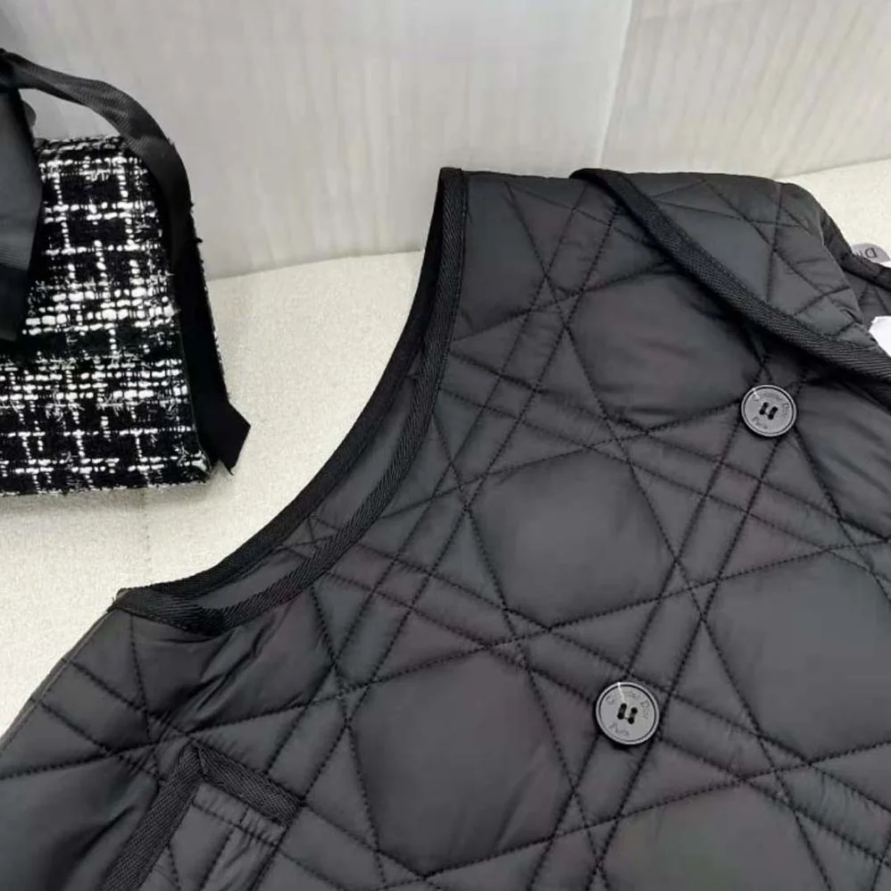 Dior Sleeveless Cropped Macrocannage Vest Navy Blue Quilted Technical Taffeta for Women Dior Sleeveless Cropped Macrocannage Vest Navy Blue Quilted Technical Taffeta for Women