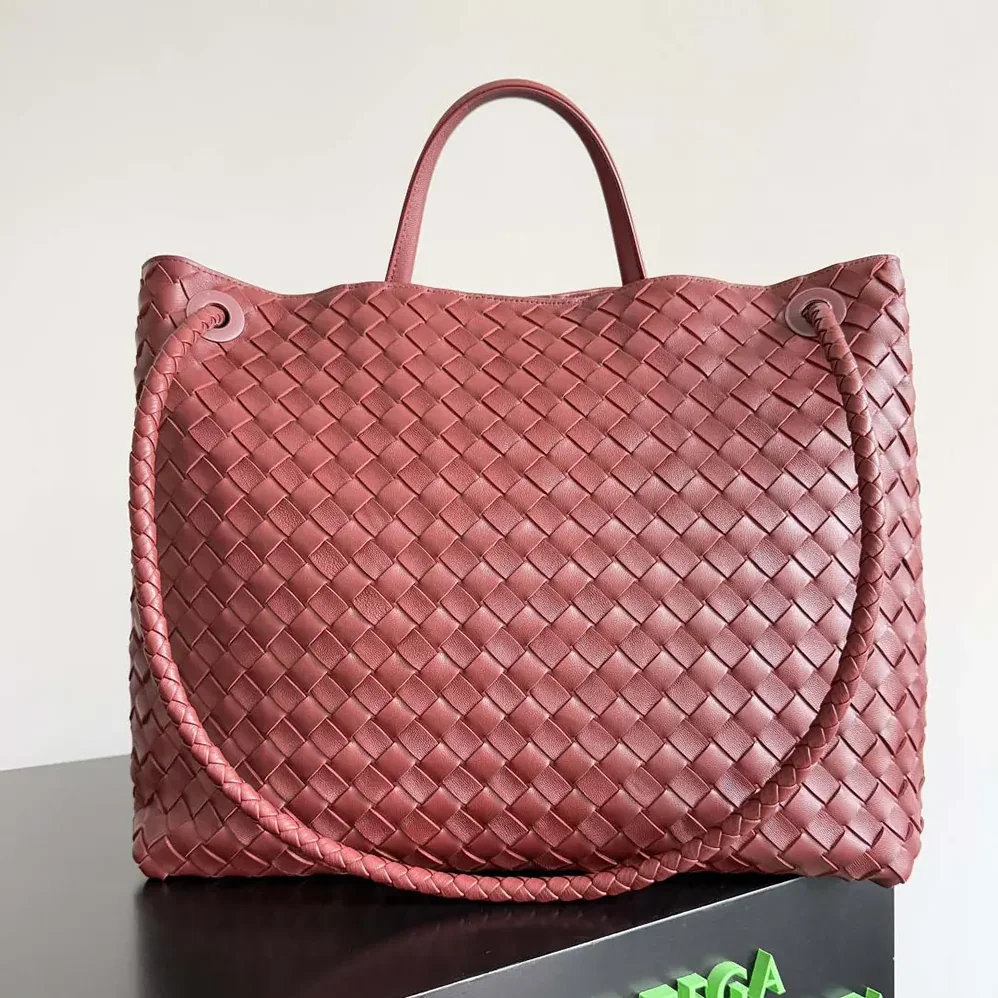 Bottega Veneta Large Andiamo in Lambskin Leather for Women in Dark Red
