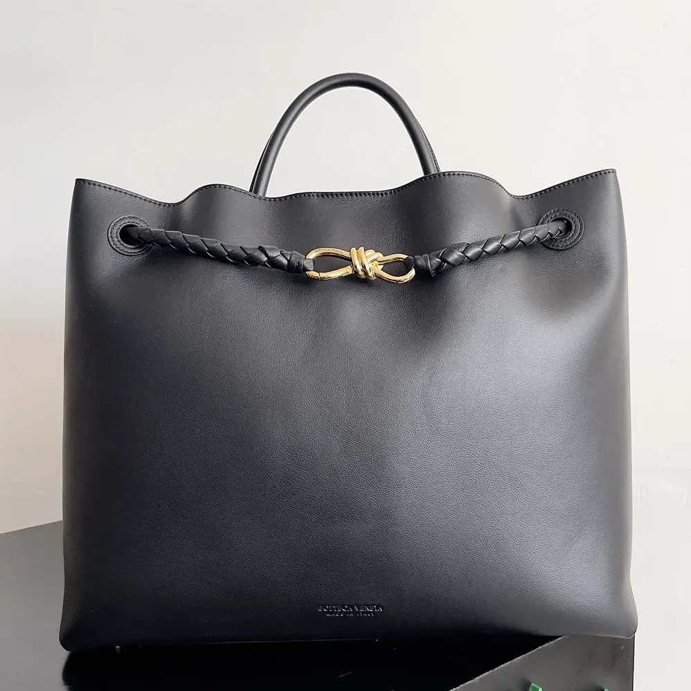 Bottega Veneta Large Andiamo in Silky Calf Leather for Women in Black/Gold