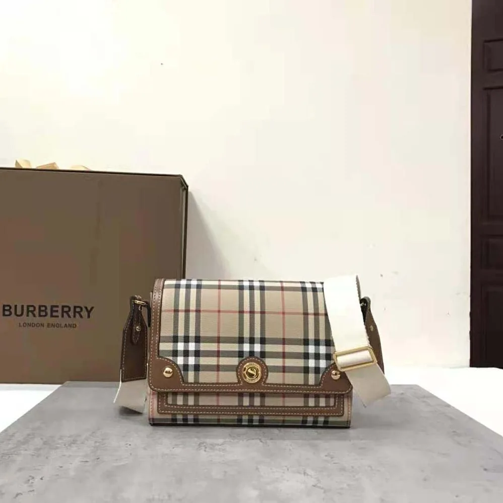 Burberry Note Bag with Logo for Women in engraved Studs