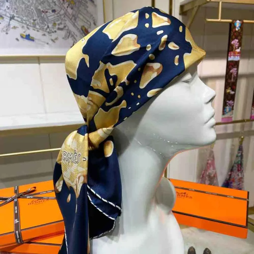 Hermes Peinture Fraiche Scarf 45 in Silk Twill with Hand for Women in Rolled Edges