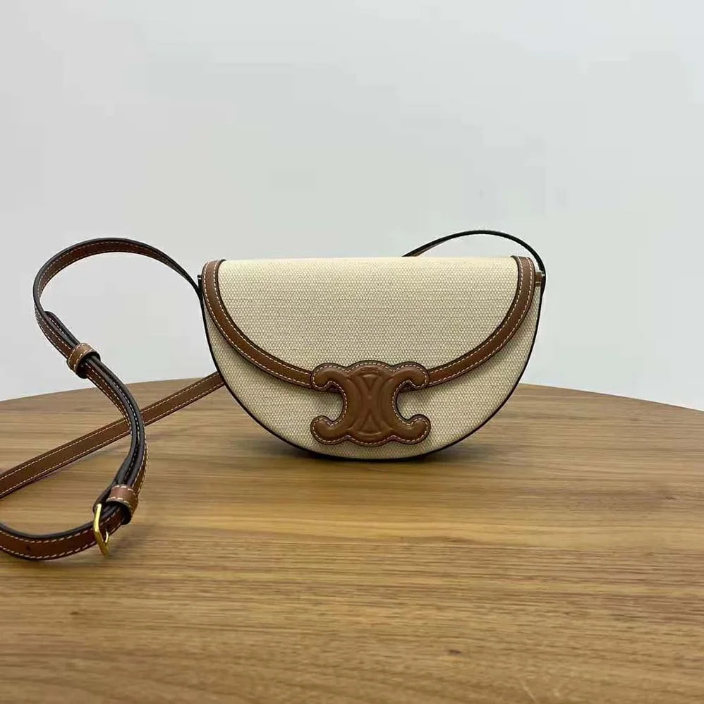 Celine Besace Cuir Triomphe in Triomphe Tanvas and Talfskin for Women in Beige Celine Besace Cuir Triomphe in Triomphe Tanvas and Talfskin for Women in Beige