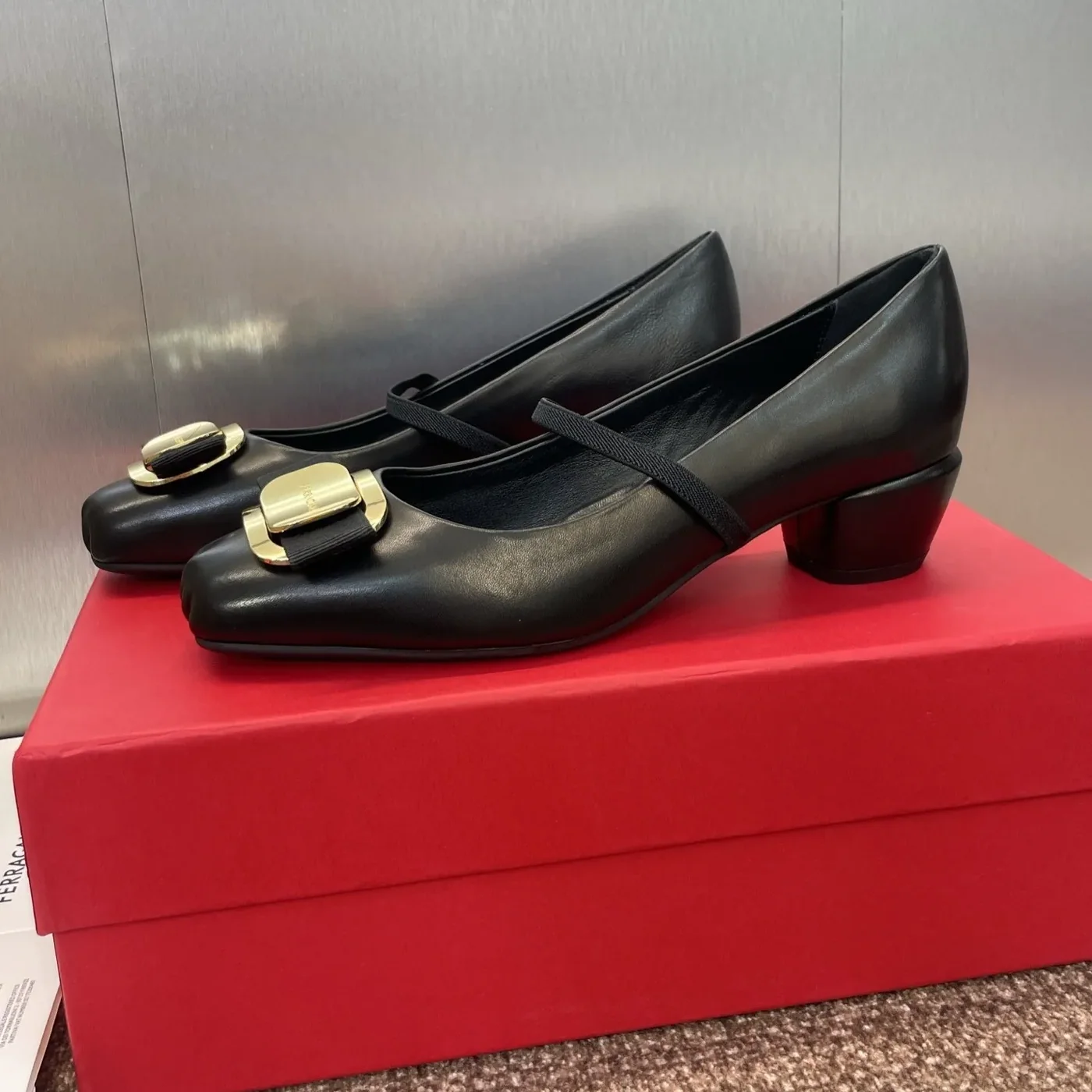Ferragamo New Vara Plate Pump Black 01K093