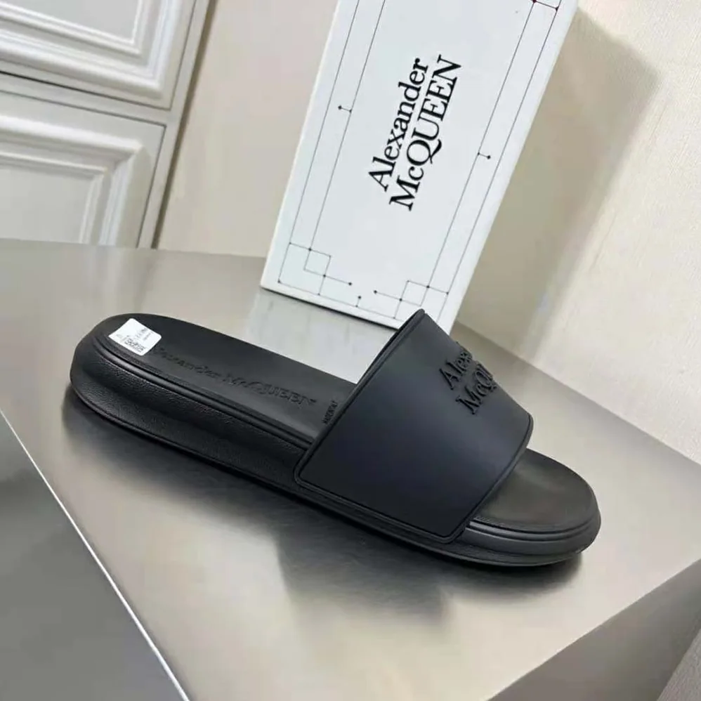 Alexander Mcqueen Pool Slide in Black for Unisex Alexander Mcqueen Pool Slide in Black for Unisex